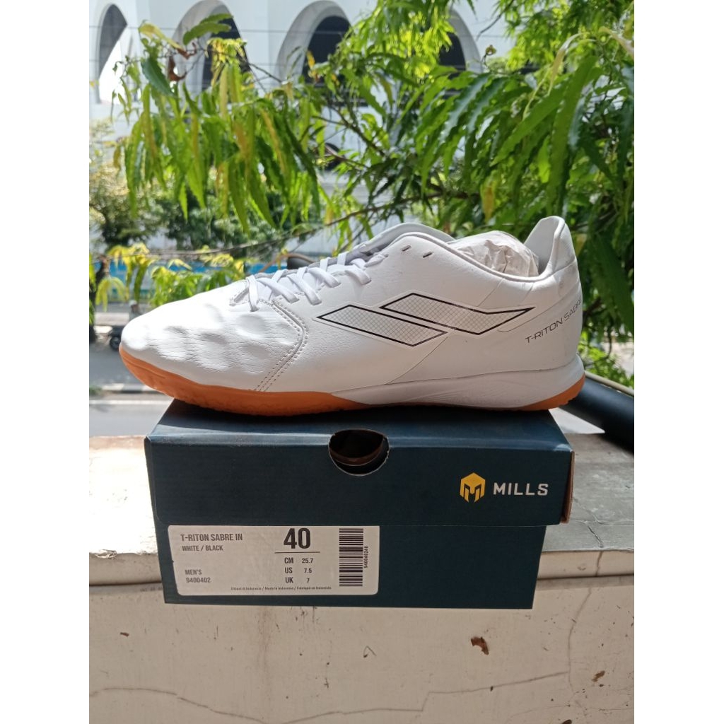 CUCI GUDANG SEPATU FUTSAL MILLS TRITON SABRE IN ORIGINAL
