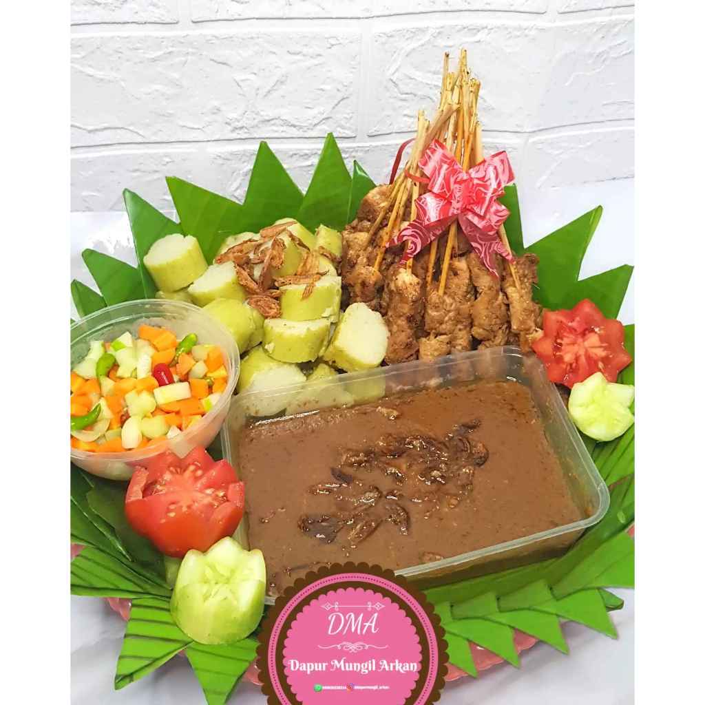 

Tumpeng sate full daging ayam