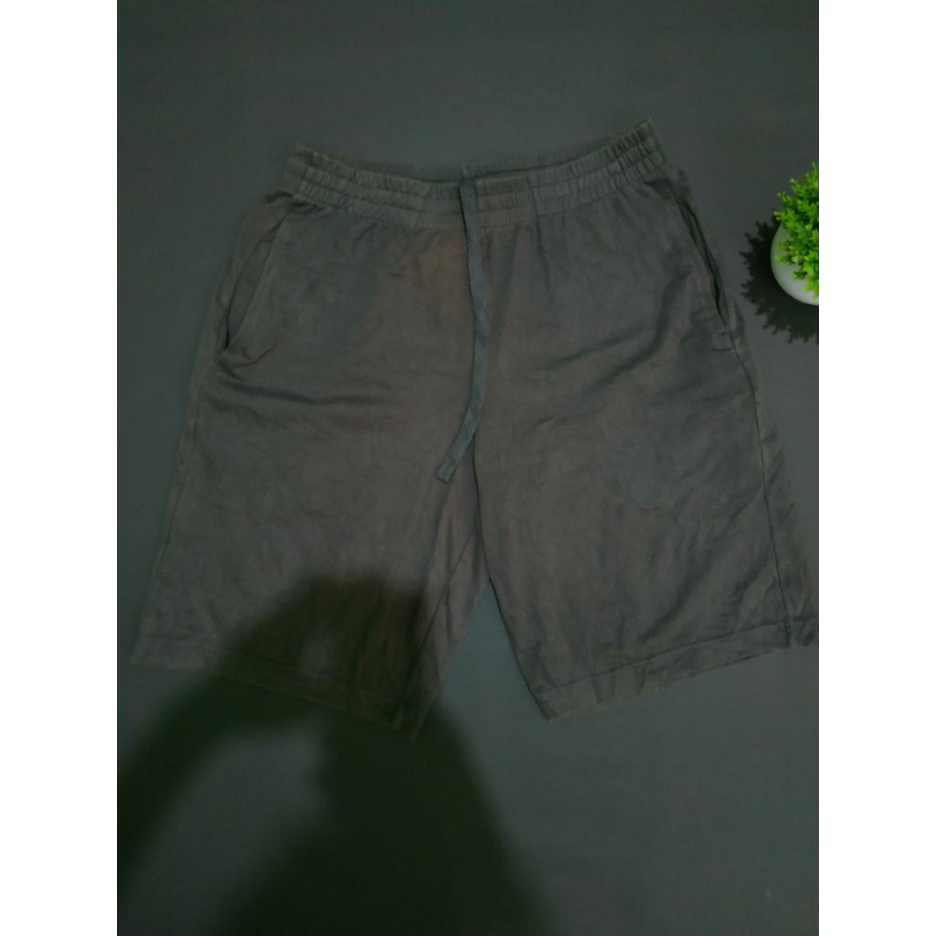 Celana pendek uniqlo second