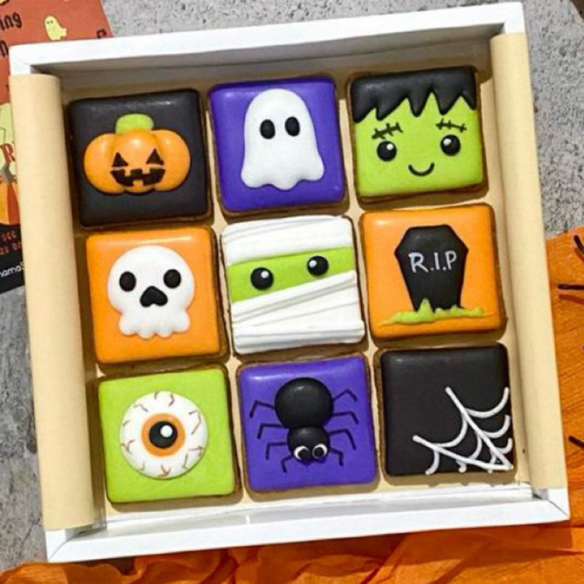 

1 BOX butter cookies dengan icing | kukis hias halloween character