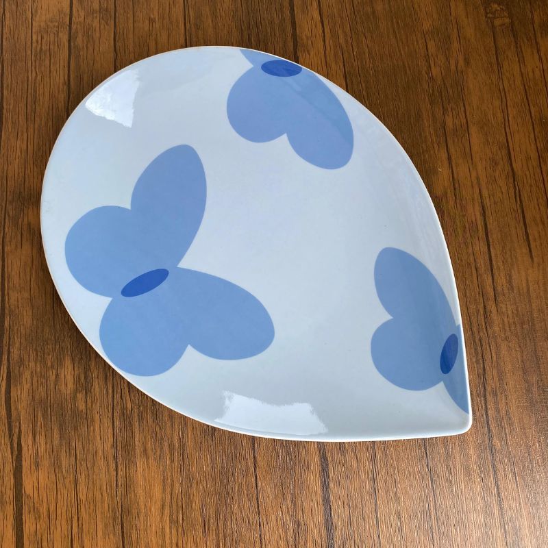 ST James Fine China Super Bone Hankook Piring Biru Berbentuk Daun dan Motif Kupu-Kupu