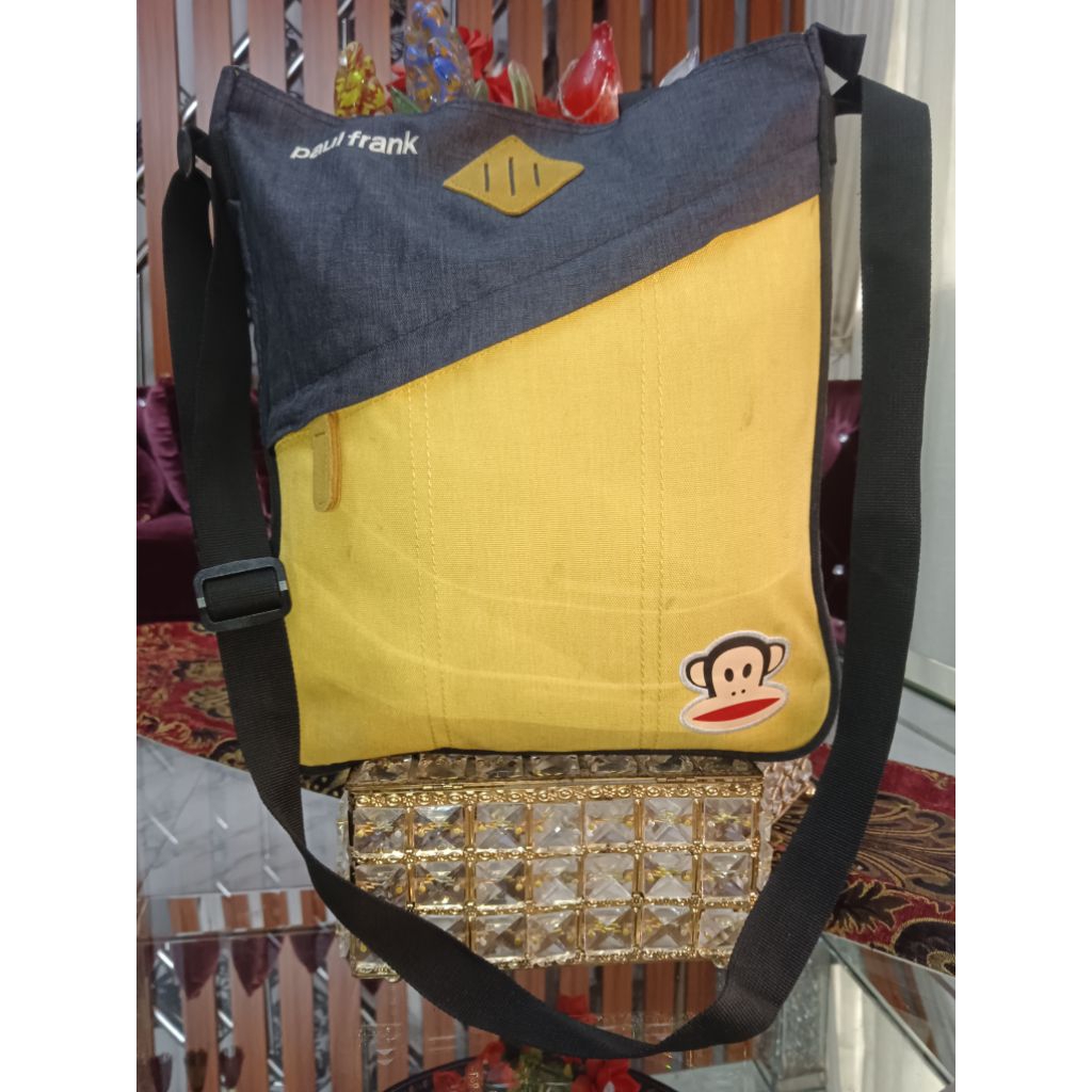 PAUL FRANK Tas Selempang keren nan menawan second  super branded /Lengkap Tag /Tinggi 33 CM / Lebar 
