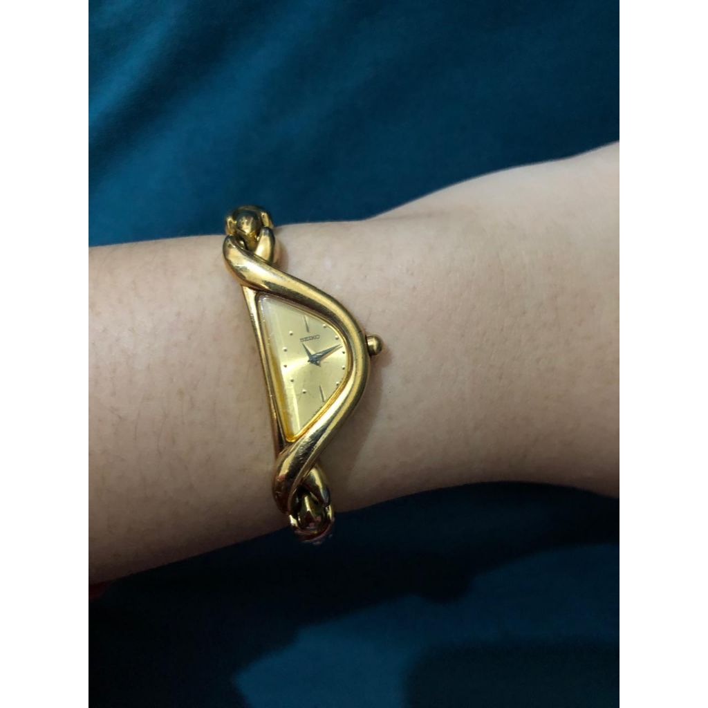 SEIKO Half Moon 1F20-6C90