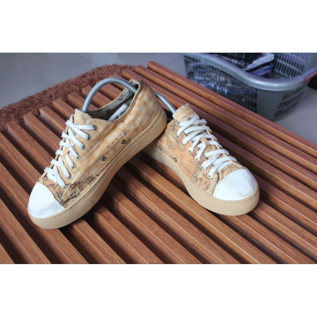 Sepatu sneakers keren "  Prima classe" upper canvas peta keren outsole keras keriting. size 42 insol