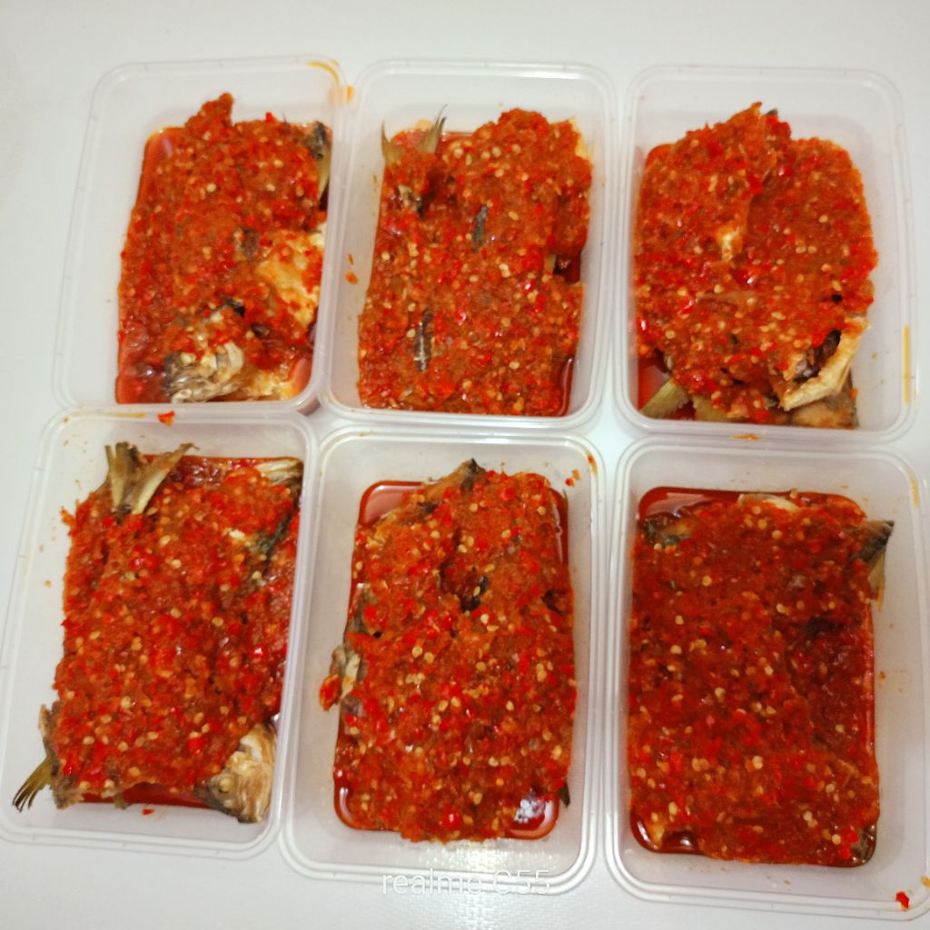 

Sambal ikan selar Frozen isi 4potong(2kepala,2bagian ekor)