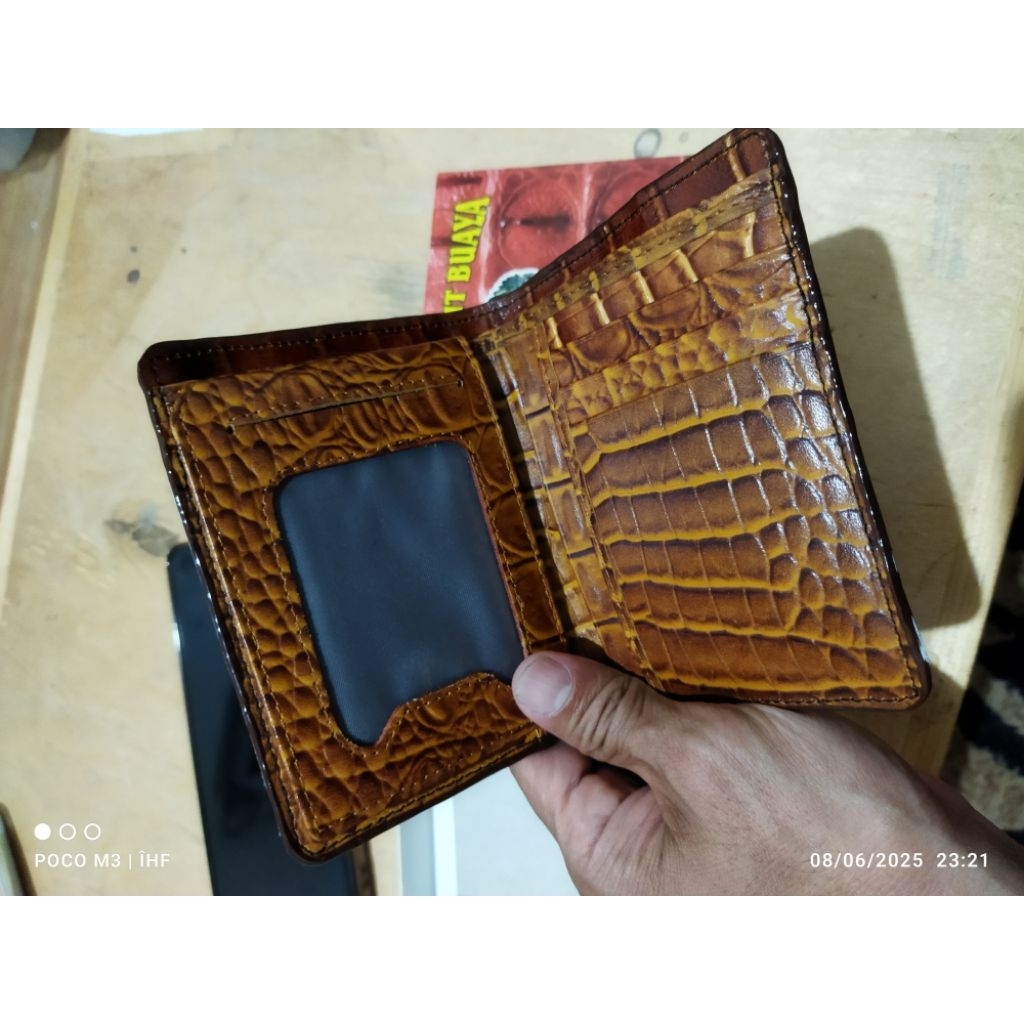 Dompet Kulit Buaya Asli Papua