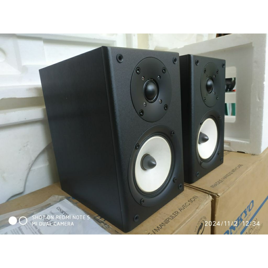 Bookshelf Hifi Speaker ONKYO D-045 Pair