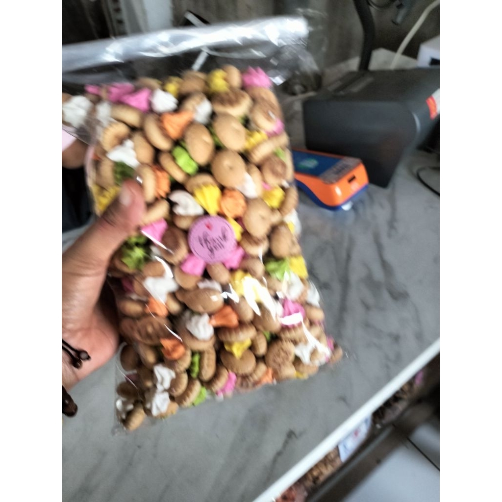 

CEMILAN BISKUIT GULA,BISKUIT BUNGA GEM 500GR
