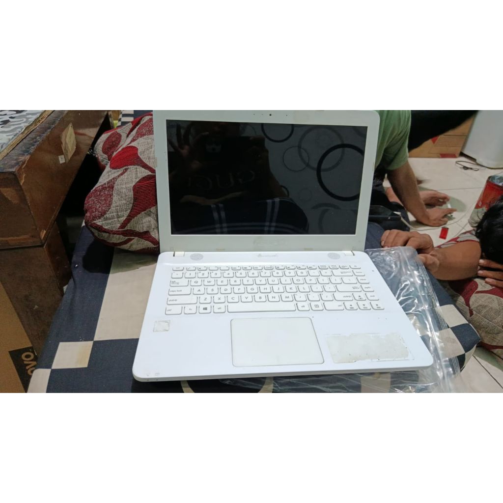 Asus x441m ram 8gb ssd 256gb kondisi normal