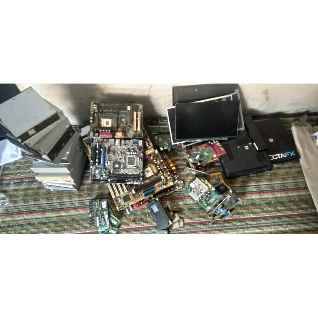 rongsokan elektronik komputer