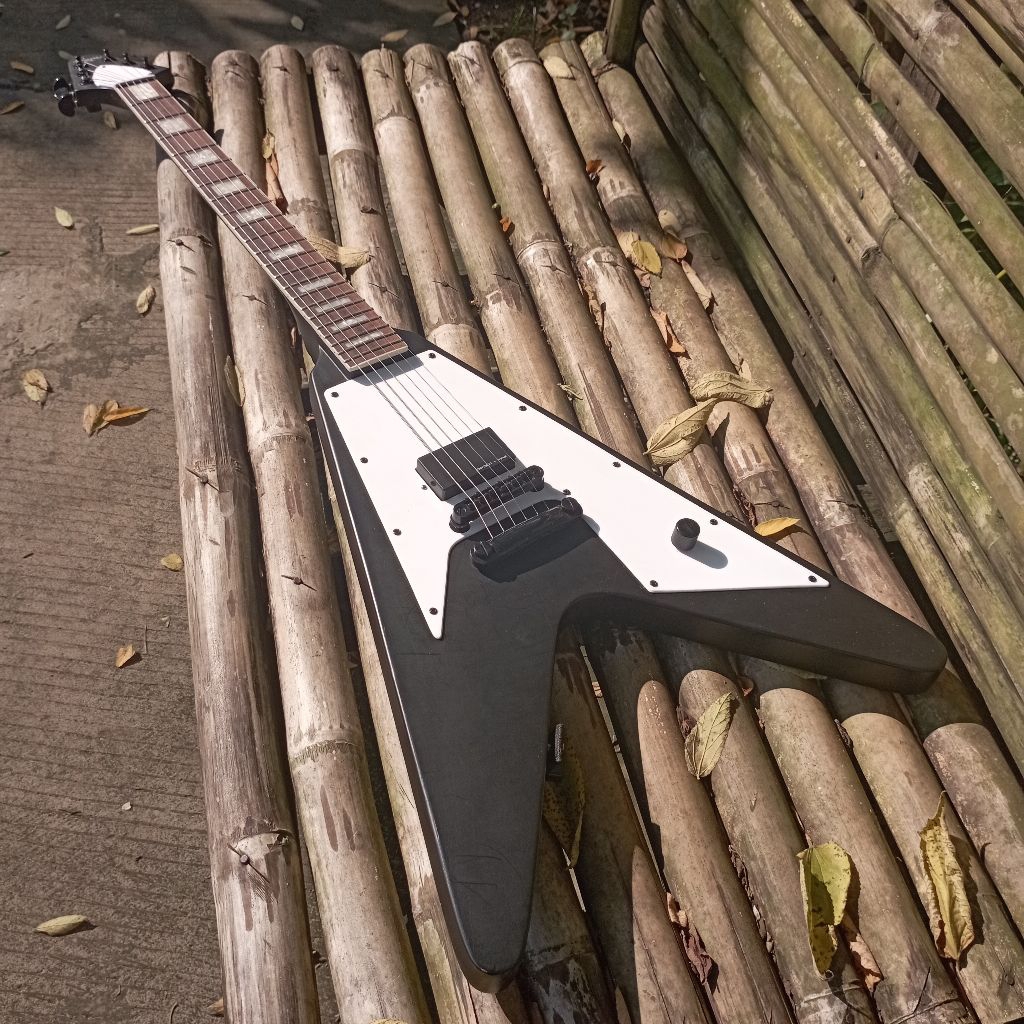 Riyu elektrik gitar model Gibson & epiphone Flying V 1982 tanpa pickup