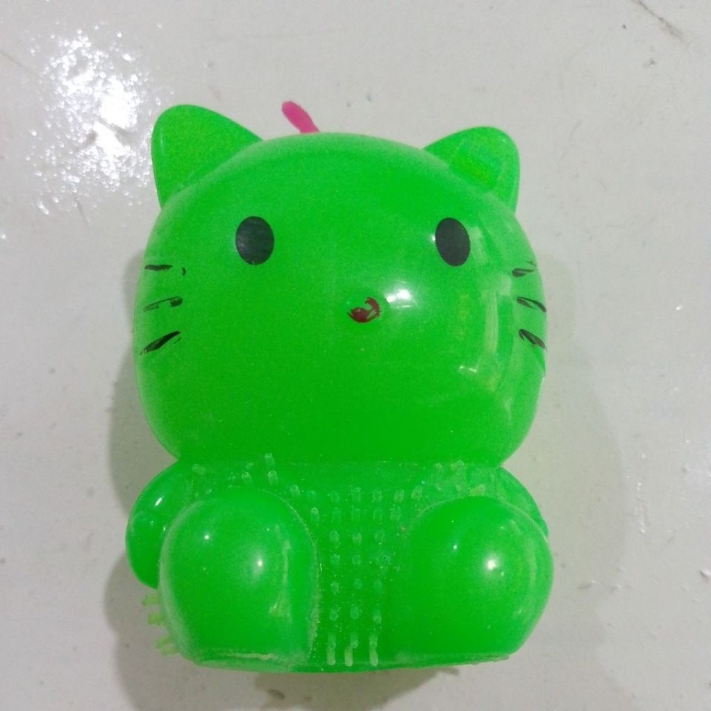 mainan rubber hello kitty bersuara dan ada lampu nya