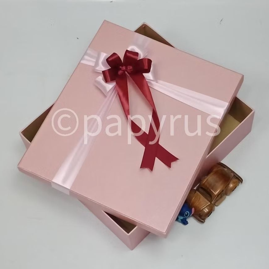 

PAPYRUS 32,5x37,5 Tinggi 10cm Kotak Kado Gift Box V2