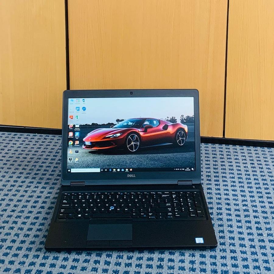 Laptop Dell Latitude 5580 Core i5 Gen7 16GB/256GB 15.6 Inch D