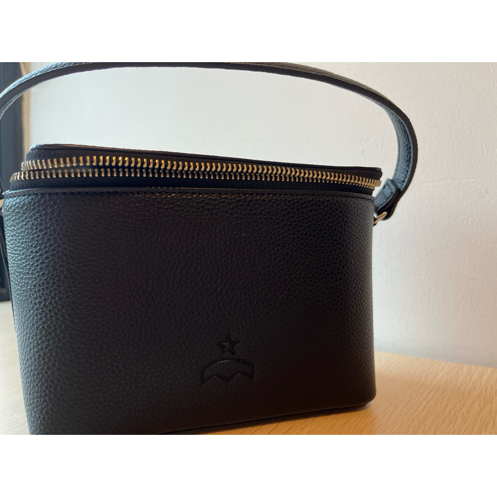 Preloved Converse Tokyo 2WAY SHOULDER VANITY BAG