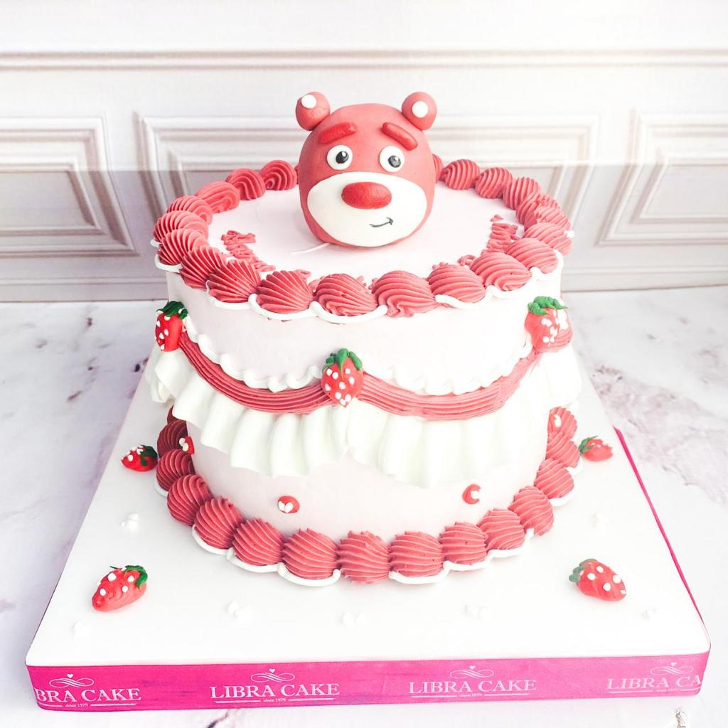 

Kue Ulang Tahun/Birthday cake/Kue Ultah Tema Lotso/Lotso Cake