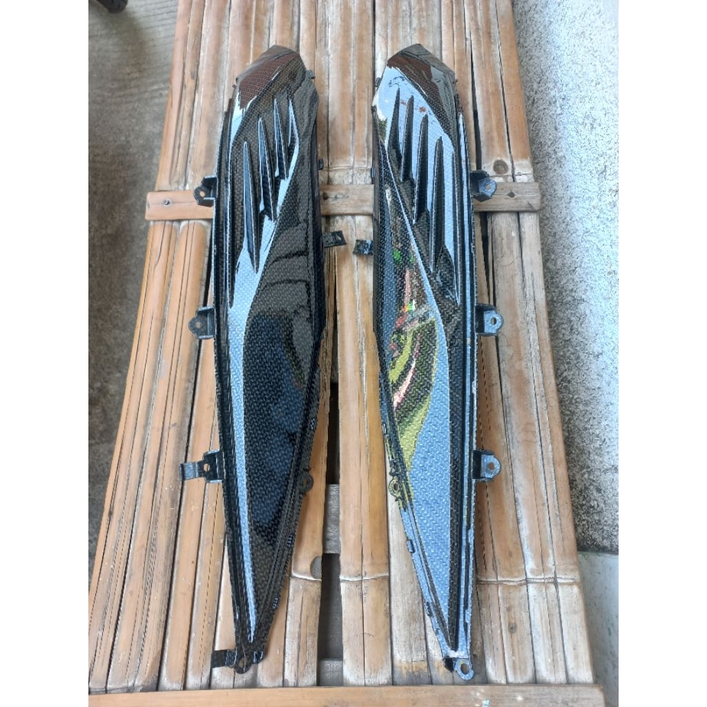 sambungan body samping vario 110 fi karbon