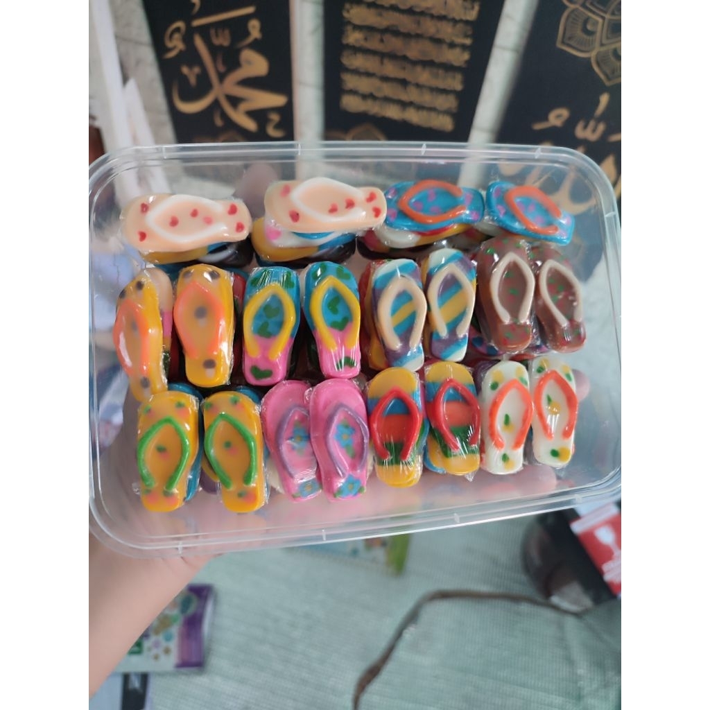 

Terbaru| Paket Usaha Cokelat Karakter Sandal Jepit isi 50 Pasang