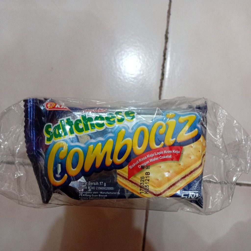 

Saltcheese Combociz Khong Guan 1 Renteng isi 10 Pcs