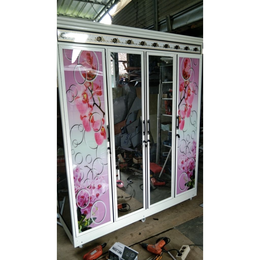 LEMARI PAKAIAN 4 PINTU ALUMINIUM/ LEMARI ALUMINIUM