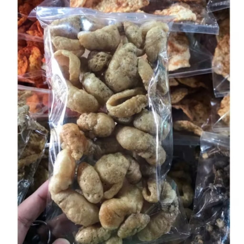

Kerupuk Terung Teripang Bola Hasiom Timun Laut Goreng Gurih Renyah Oleh oleh khas Pantai Kenjeran Snacks Food Kering Makanan Cemilan