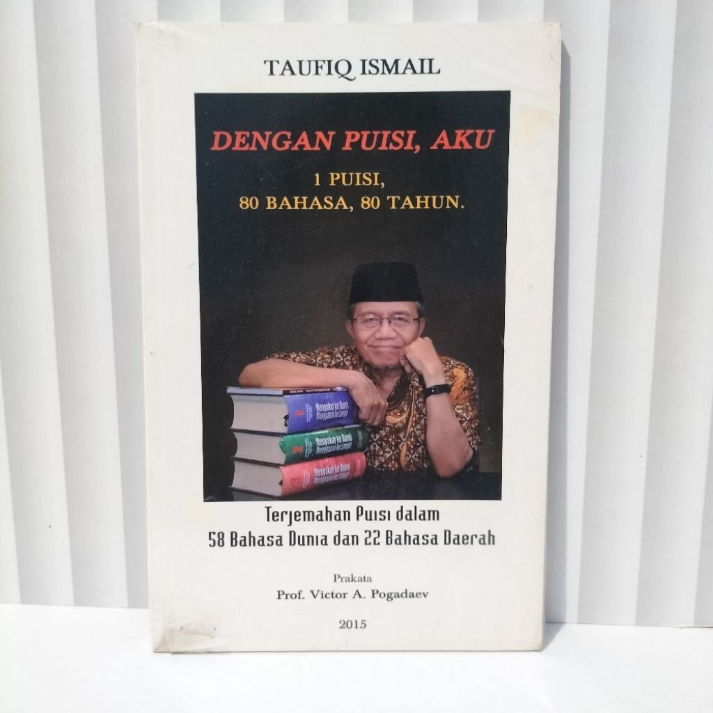Buku DENGAN PUISI, AKU / 1 PUISI, 80 BAHASA, 80 TAHUN / TAUFIK ISMAIL / Rak B20 / Original