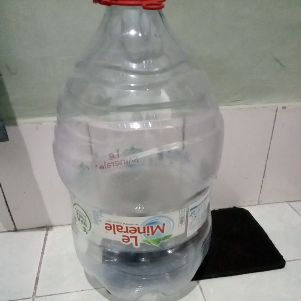 

Galon LE MINERAL kosong 15L