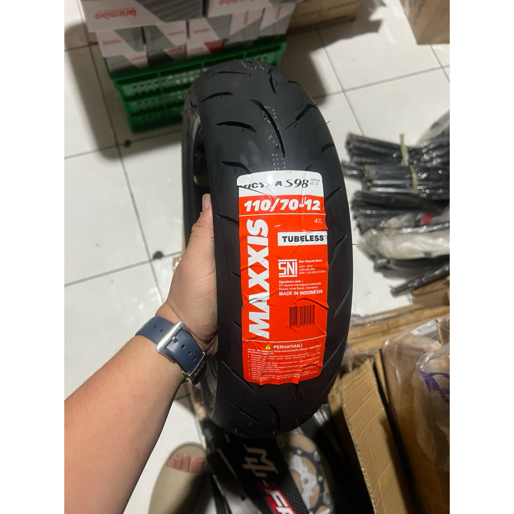 Ban Maxxis 110/70-12 VICTRA