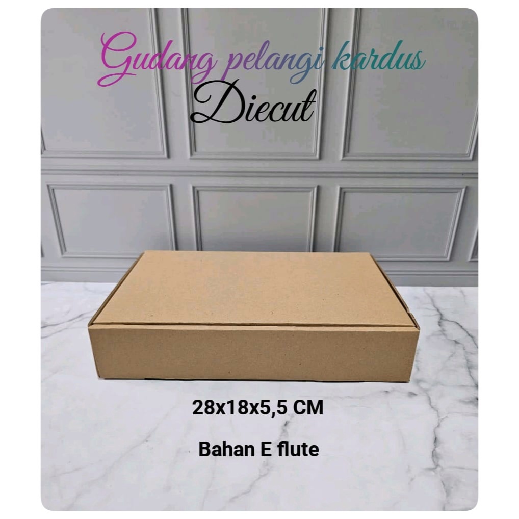 

kardus karton box uk. 8,5x8,5x15 cm...model die cut/pizza earlock