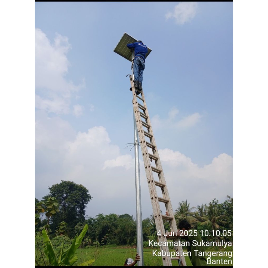 Tiang PJU Tenaga Surya Two In One 7 Meter (Sudah Include Angkur)