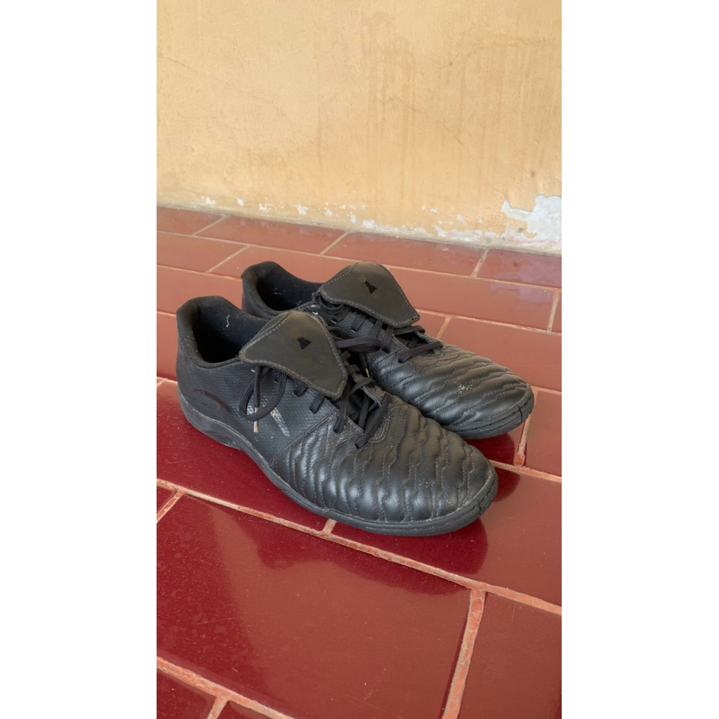Sepatu Futsal Specs Barricada Maestro X