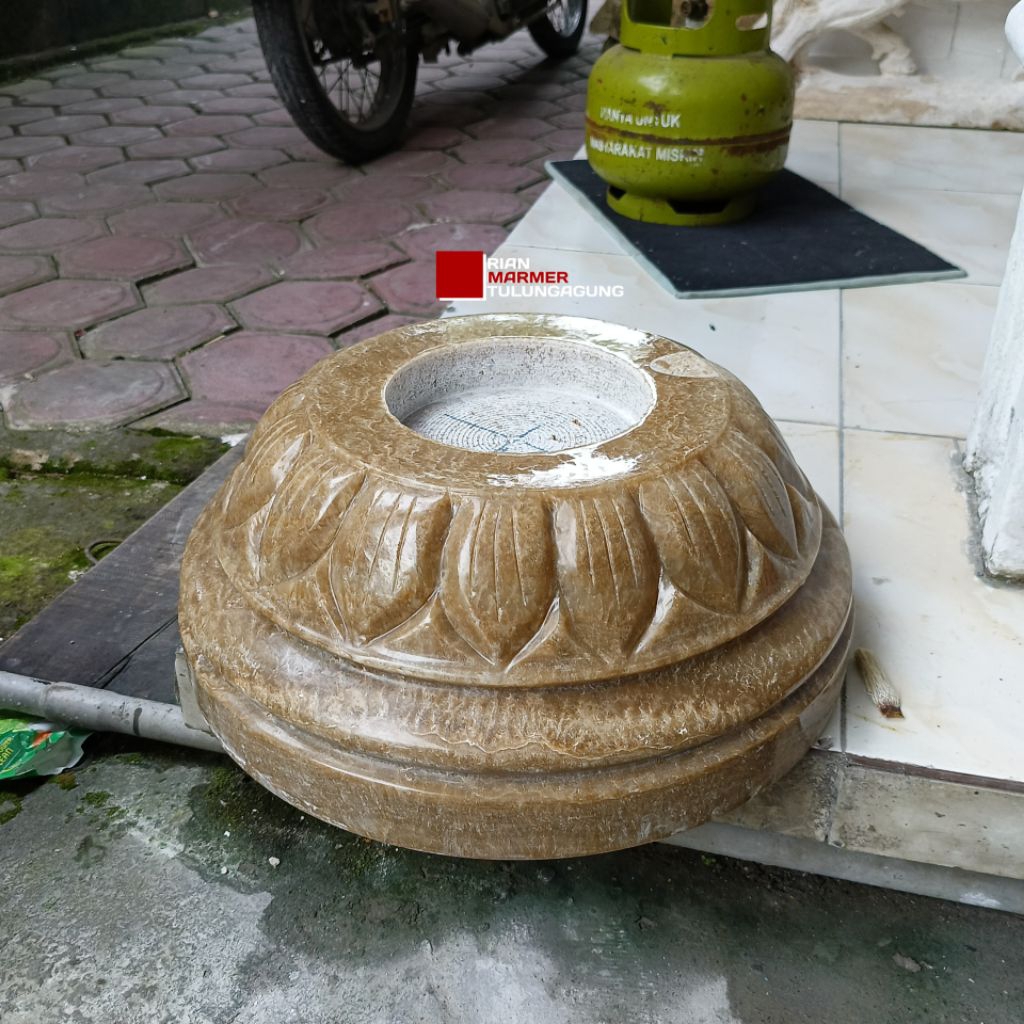 Umpak Soko Tiang Batu Alam Onyx Coklat Model Ukiran Bungan finishing glossy