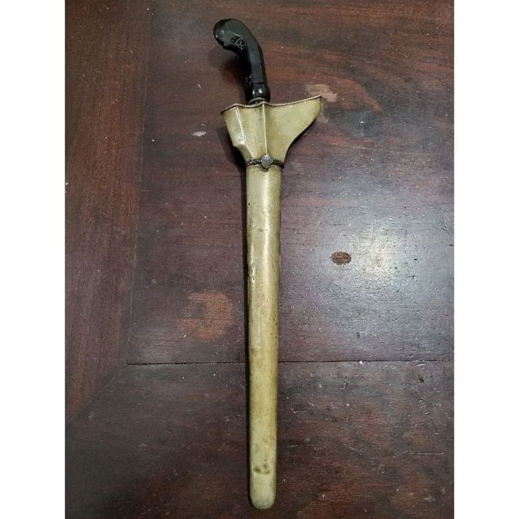 keris lurus tri pamor