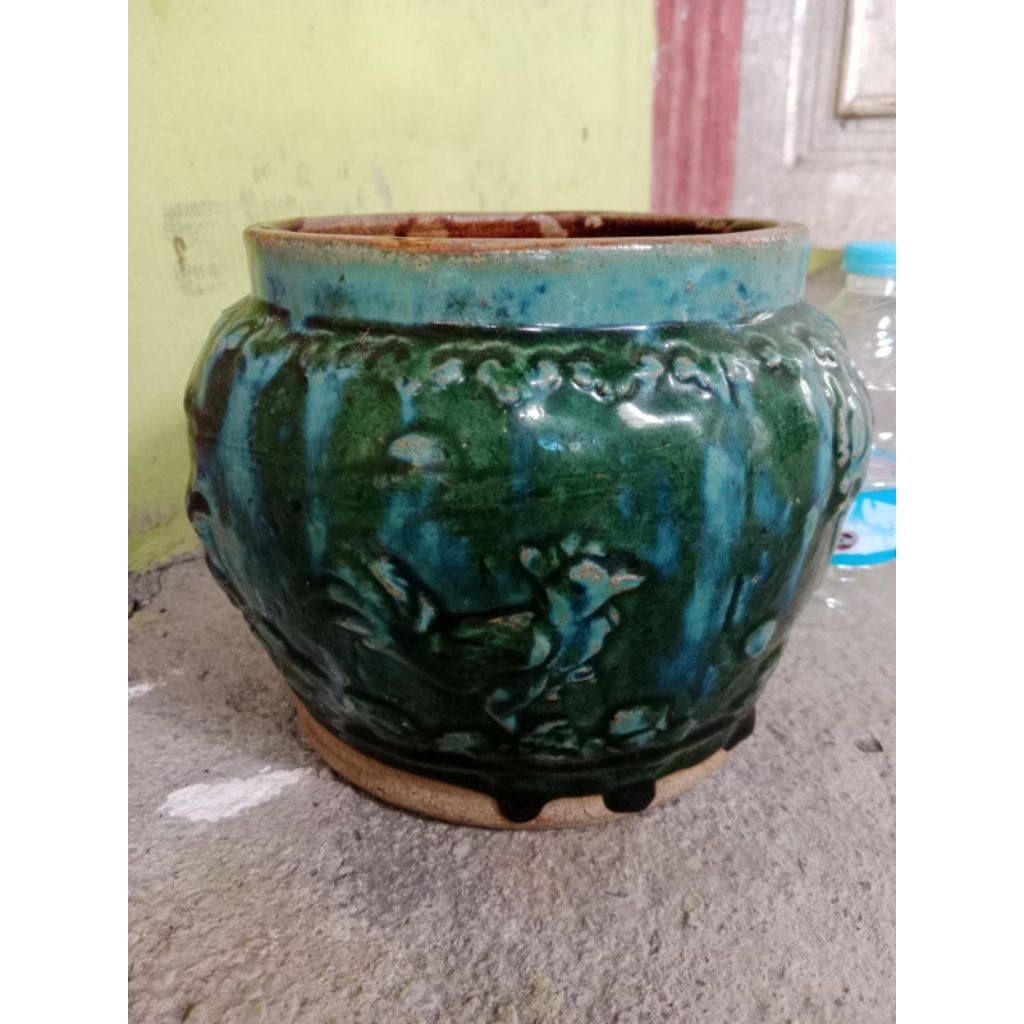 Guci kuno china naga hijau celadon keramik temuan sungai