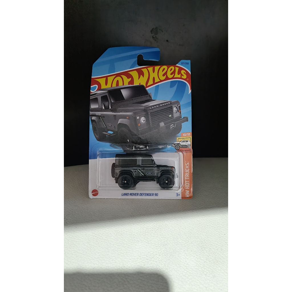 Hot Wheels LAND ROVER DEFENDER 90