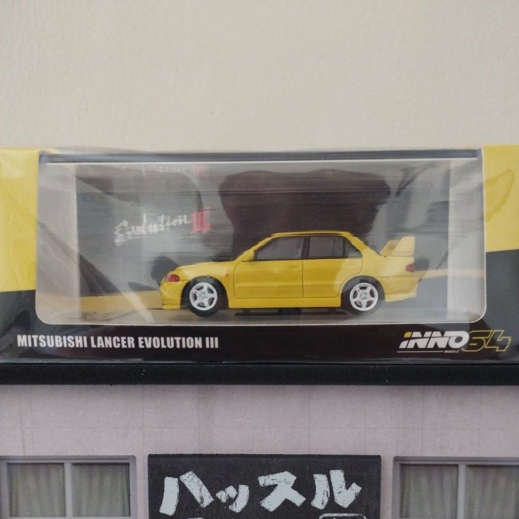 Inno64 Mitsubishi Lancer Evolution III Yellow