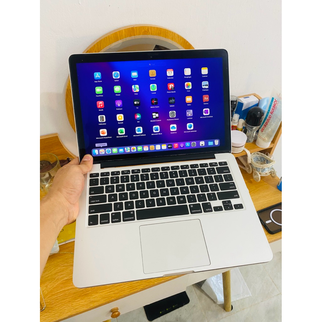 MacBook Pro Retina 2015. ram 8/256gb ssd. no minus