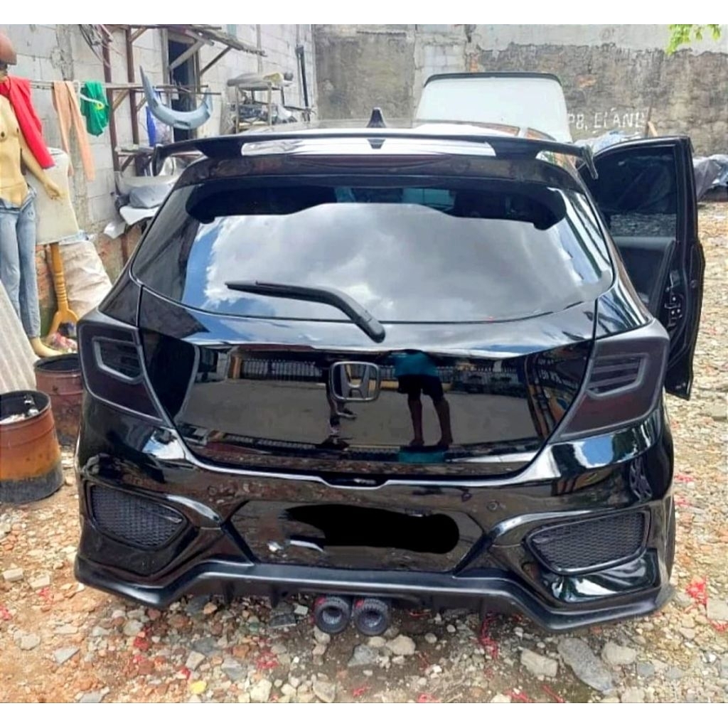 bodykit brio model tipe R bagian belakang