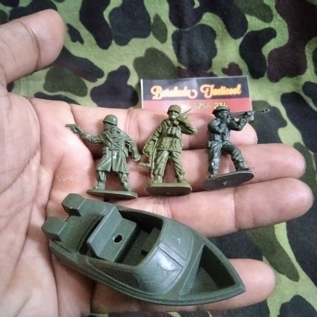 mini figure tentara jadul mainan jadul tentara plastik kecil miniatur boat perahu tentara koleksi ma