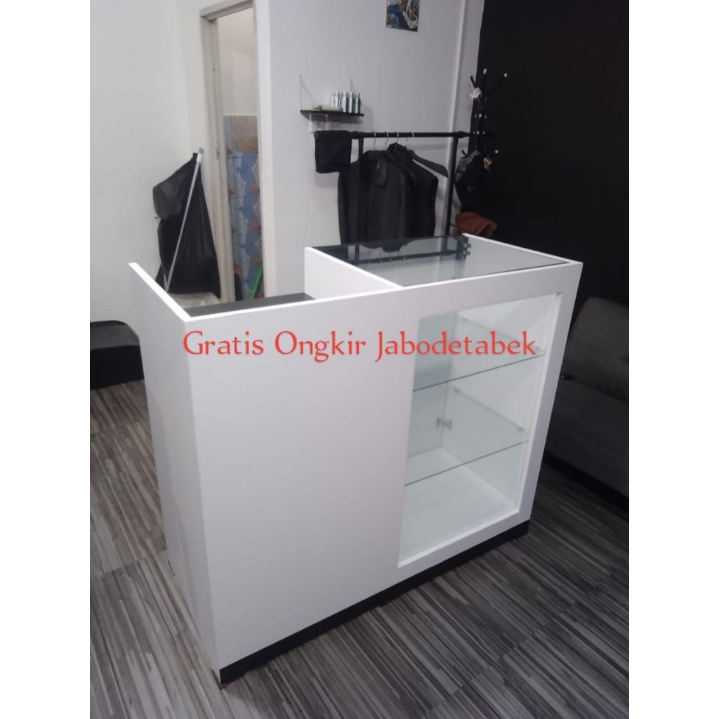 meja kasir etalase minimalis