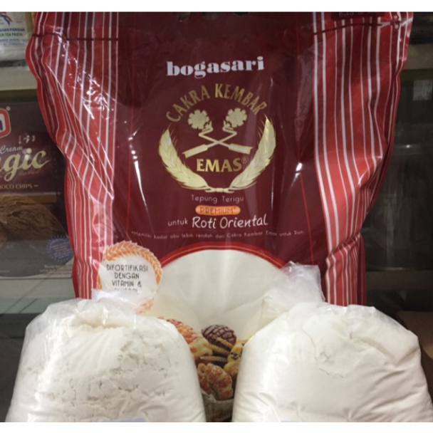 

Tepung Cakra Kembar Emas Roti Oriental Rep1kg !!