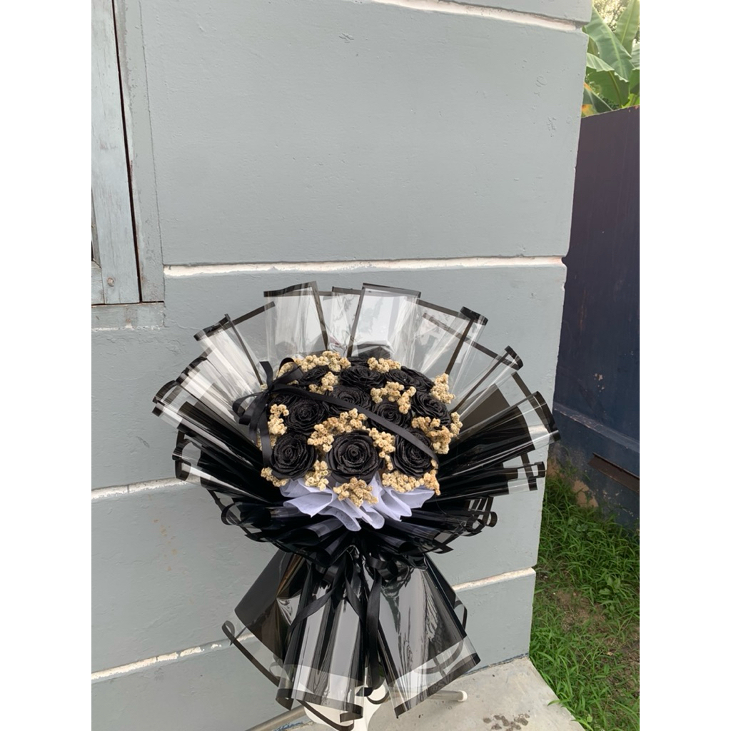 

buket hitam satin rekomendsi gift cowo