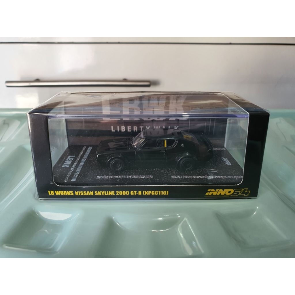 Inno64 Nissan Skyline 2000 GTR Black Kenmeri LBWK