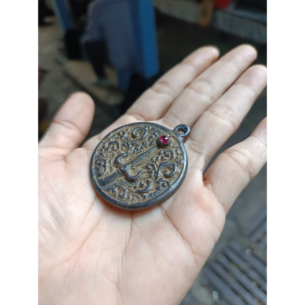 liontin majapahit kuno antik