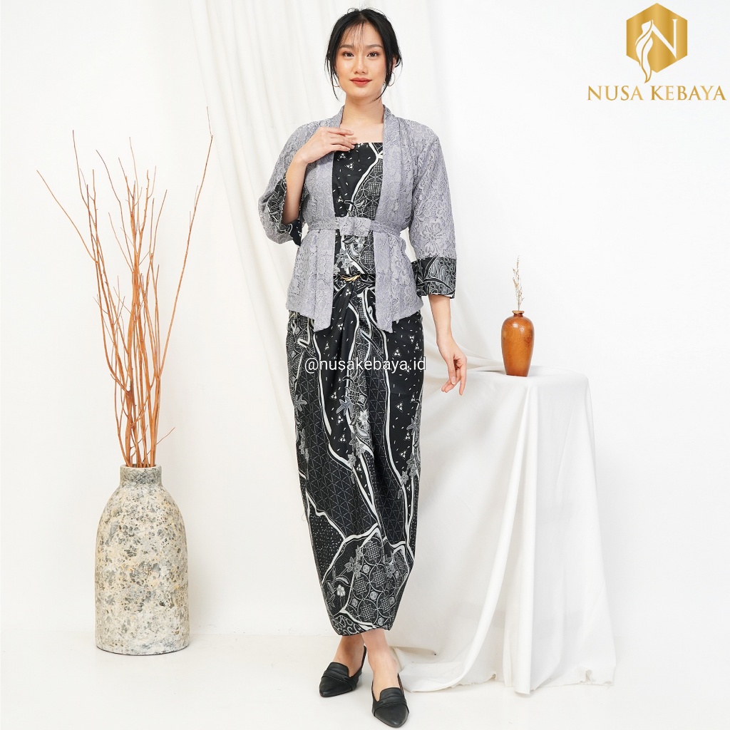 Nusa_Kebaya Setelan Kebaya Kombinasi Batik / Kebaya Kutubaru Modern / Kebaya Kartini / Kebaya Wisuda