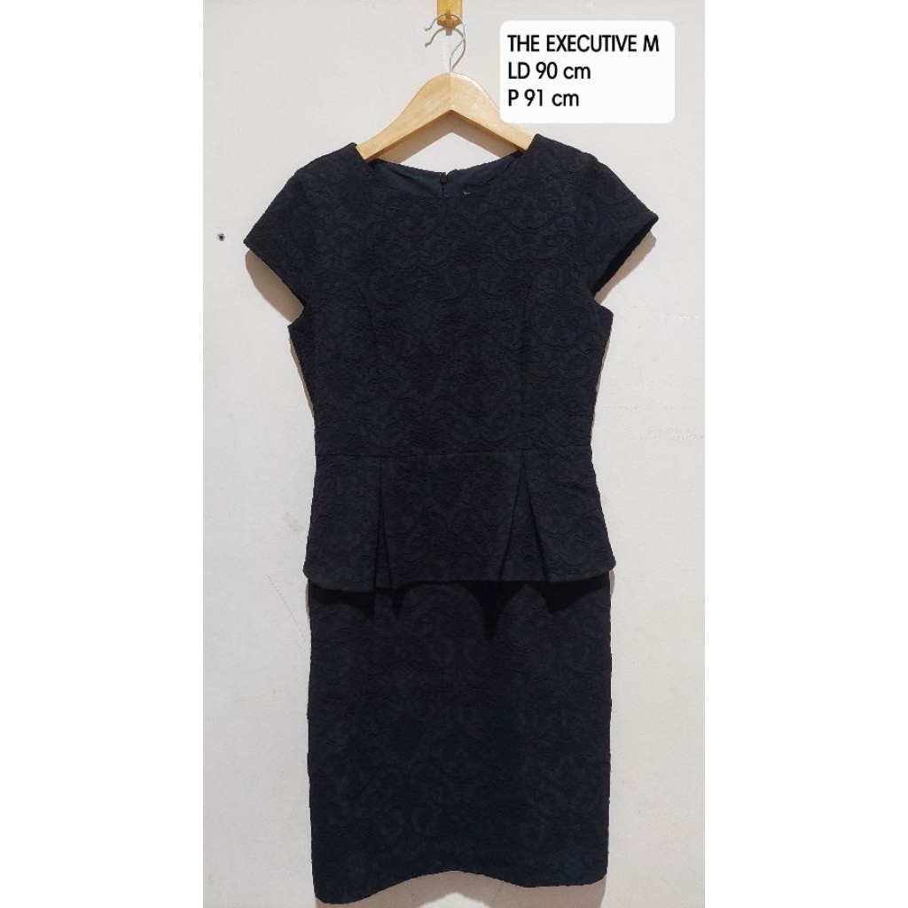 THE EXECUTIVE| DRESS THE EXECUTIVE |ATASAN THE EXECUTIVE WANITA| FESYEN WANITA| ATASAN LENGAN PENDEK