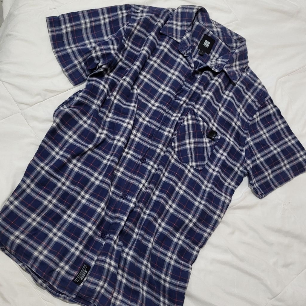 Kemeja Insight Atasan Flanel Kotak-Kotak Preloved Biru Navy