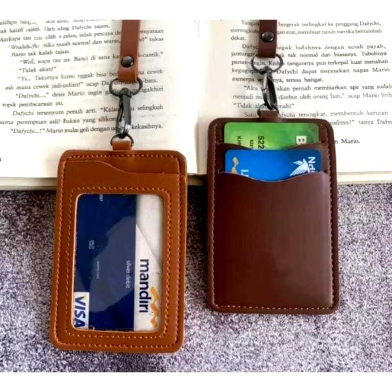 

ID CARD HOLDER KULIT NAMETAG LANYARD 3 RUANG TEMPAT KARTU / LANYARD KULIT