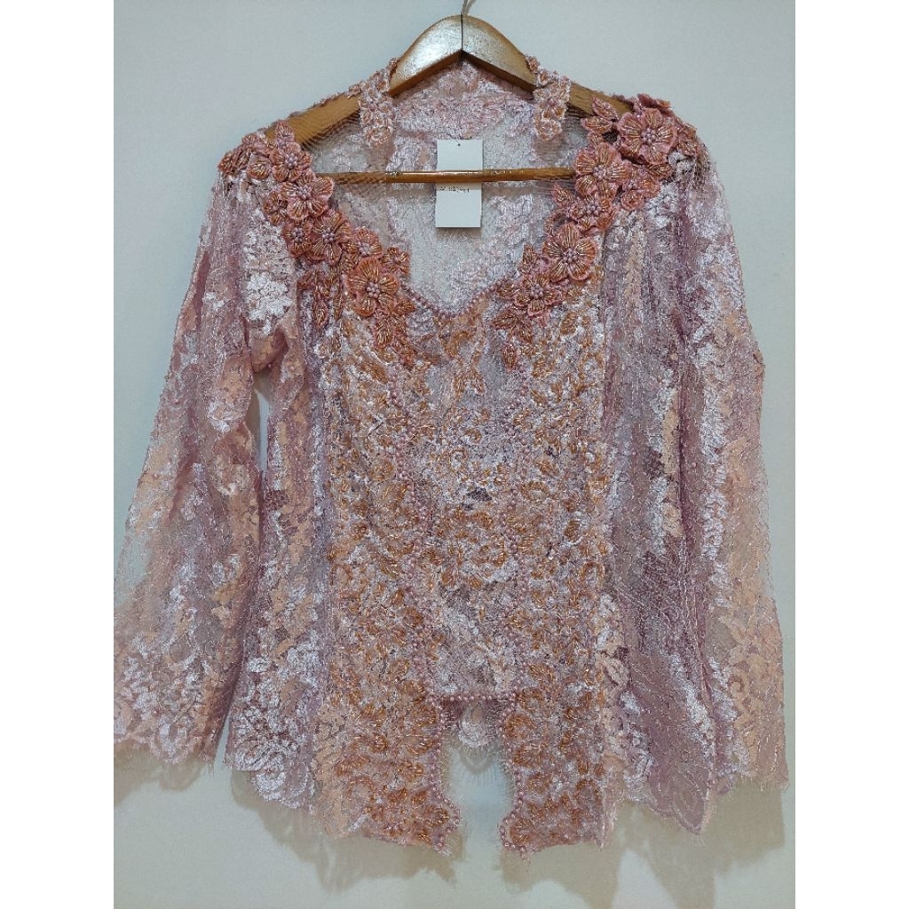 Kebaya brokat soft pink