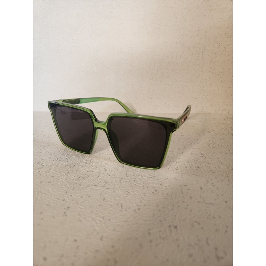 Illustro Eyewear Kacamata Hitam / Kacamata Pantai Frame Hijau